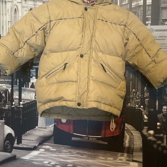 Burberry  kid’s  down puffer jacket size 18m - Picture 4 of 17
